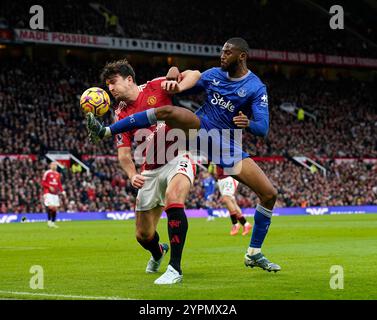 Manchester, UK. 1st Dec, 2024. Manchester United's Harry Maguire with Everton's Beto during the Premier League match at Old Trafford, Manchester. Picture credit should read: Andrew Yates/Sportimage Credit: Sportimage Ltd/Alamy Live News Stock Photo