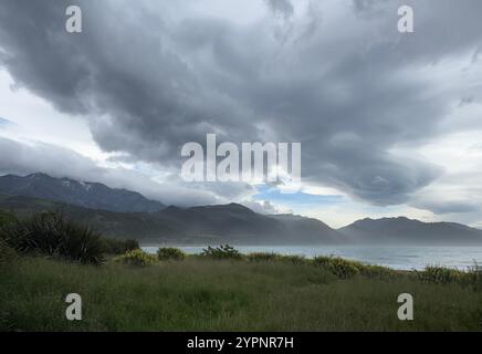 Dramatic cloud formation over Kairkoura Bay, New Zealand Stock Photo