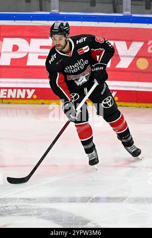 Eishockey DEL - 24/25 -22. Spieltag: Kölner Haie vs Schwenninger Wild Wings am 1.12.2024 in der LANXESS arena in Köln Kölns Alexandre Grenier (Nr.82) Foto: osnapix Stock Photo