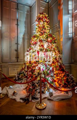 Maincy, France - 11 29 2024: Le Grand Noël. View of a fairy tale journey The Princess and the Pea Stock Photo