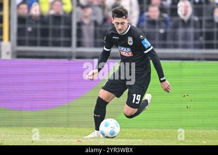 Ulm, Germany. 01st Dec, 2024. Soccer: Bundesliga 2, SSV Ulm 1846 - SpVgg Greuther Fürth, Matchday 14, Donaustadion. Ulm's Jonathan Meier in action. Credit: Harry Langer/dpa - IMPORTANT NOTE: In accordance with the regulations of the DFL German Football League and the DFB German Football Association, it is prohibited to utilize or have utilized photographs taken in the stadium and/or of the match in the form of sequential images and/or video-like photo series./dpa/Alamy Live News Stock Photo