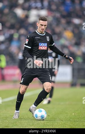 Ulm, Germany. 01st Dec, 2024. Soccer: Bundesliga 2, SSV Ulm 1846 - SpVgg Greuther Fürth, Matchday 14, Donaustadion. Ulm's Niklas Kolbe in action. Credit: Harry Langer/dpa - IMPORTANT NOTE: In accordance with the regulations of the DFL German Football League and the DFB German Football Association, it is prohibited to utilize or have utilized photographs taken in the stadium and/or of the match in the form of sequential images and/or video-like photo series./dpa/Alamy Live News Stock Photo