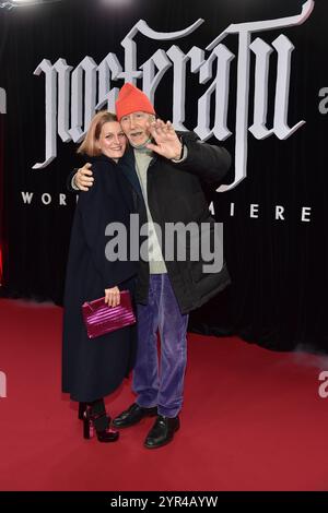 Weltpremiere NOSFERTATU in Berlin Reiner Schoene mit Ehefrau Anja Ankunft schwarzer Teppich zur Weltpremiere von NOSFERATU C DER UNTOTE in Berlin, am 02.12.2024 *** World premiere of NOSFERTATU in Berlin Reiner Schoene with wife Anja arriving on the black carpet for the world premiere of NOSFERATU C THE UNTOTE in Berlin, on 02 12 2024 Photopress Mueller Stock Photo