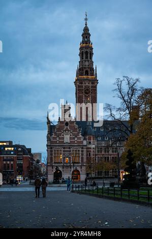 Tower of the iniversity library by night in Leuven, Flemish Brabant Region, Belgium, NOV 23, 2024 Stock Photo