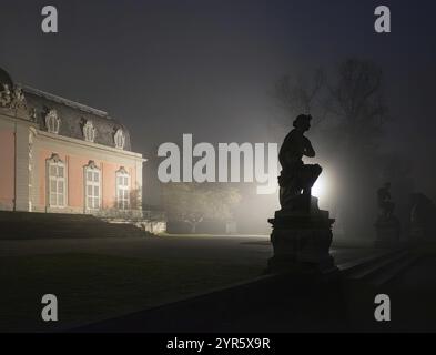 Night shot of Benrath Palace, baroque three-winged palace complex of Elector Karl Theodor von der Pfalz, built by Nicolas de Pigage in Duesseldorf, Ge Stock Photo