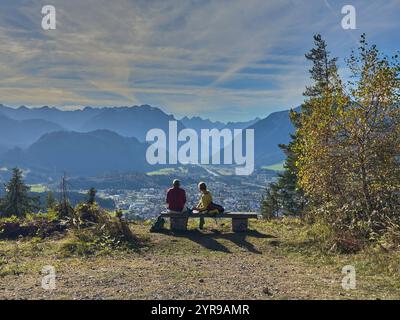 Reutte, Oesterreich. 01st Nov, 2024. Hikers, tourists and hikers with dogs on the Duerrenberg Alm with a view of the Lech Valley with the Lech River and the Hahnenkamm Mountain in Reutte, Austria on Nov 1, 2024 Photographer: ddp images/star-images Credit: ddp media GmbH/Alamy Live News Stock Photo