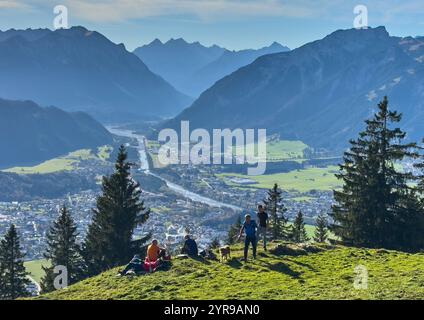 Reutte, Oesterreich. 01st Nov, 2024. Hikers, tourists and hikers with dogs on the Duerrenberg Alm with a view of the Lech Valley with the Lech River and the Hahnenkamm Mountain in Reutte, Austria on Nov 1, 2024 Photographer: ddp images/star-images Credit: ddp media GmbH/Alamy Live News Stock Photo