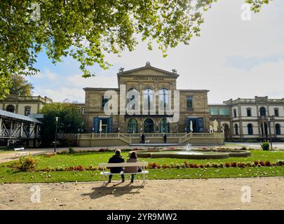 Spa park with fountain and Luitpold Casino on Oct 6, 2024 in Bad Kissingen, Germany. Fotograf: Peter Schatz Stock Photo