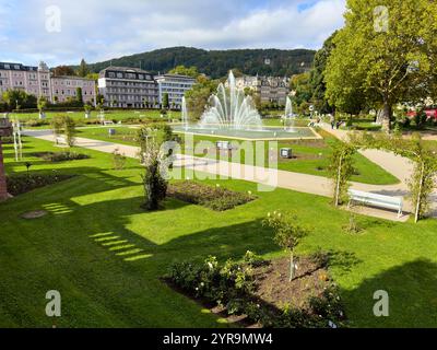 Spa park with fountain and Luitpold Casino on Oct 6, 2024 in Bad Kissingen, Germany. Fotograf: Peter Schatz Stock Photo