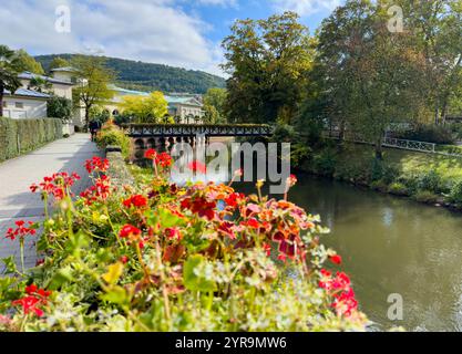 Spa park with fountain and Luitpold Casino on Oct 6, 2024 in Bad Kissingen, Germany. Fotograf: Peter Schatz Stock Photo