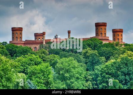 Neogothic Castle with stork nest below at Kamieniec Ząbkowicki in Lower Silesia region, Poland Stock Photo