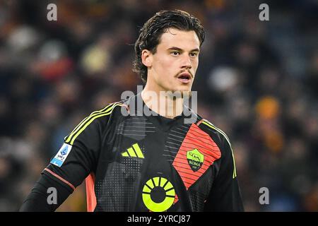 Rome, Italie. 02nd Dec, 2024. Mile SVILAR of AS Roma during the Italian championship Serie A football match between AS Roma and Atalanta BC on 2 December 2024 at Stadio Olimpico in Rome, Italy - Photo Matthieu Mirville (M Insabato)/DPPI Credit: DPPI Media/Alamy Live News Stock Photo