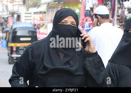 A muslim woman using her smartphone in Aurangabad, Maharashtra, India Stock Photo