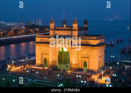 Gateway of India in the evening from Taj Mahal Hotel balcony, Bombay. Maharashtra, India (2004) Stock Photo