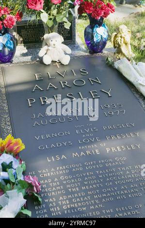 Elvis Presley s gravesite, Former Residence of Elvis Presley, Graceland, Memphis. Tennessee, USA Stock Photo