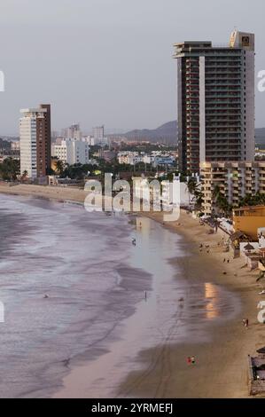 MEXICO-Sinaloa State-Mazatlan: Zona Dorada / Golden Hotel Zone- Playa Las Gaviotas Beach and Hotels / Dusk Stock Photo