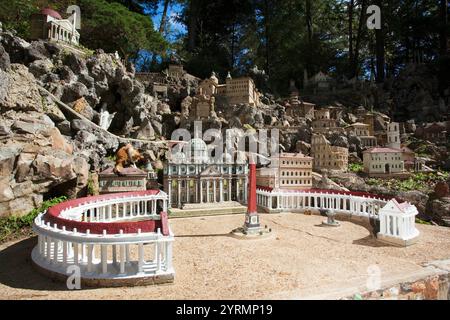 USA, Alabama, Cullman, Ave Maria Grotto, miniature international religious sites, built by Benedictine monk, Joseph Zoettl, St Peter's Basilica from t Stock Photo