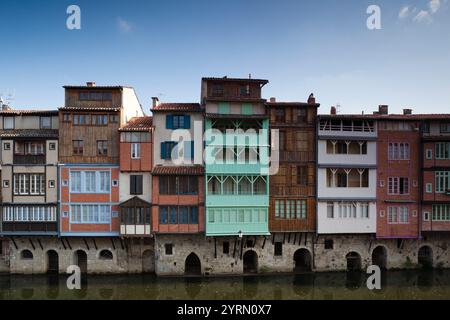 France, Midi-Pyrenees Region, Tarn Department, Castres, Quai des Jacobins, midieval houses on the Agout River Stock Photo