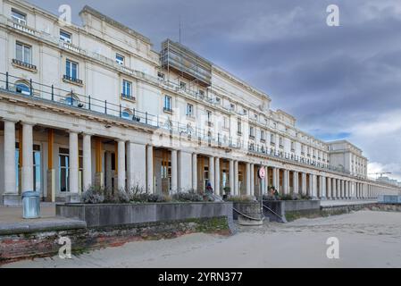 Renovation of the Royal Galleries / Koninklijke Gaanderijen, neoclassical arcade at seaside resort Ostend / Oostende, West Flanders, Belgium Stock Photo