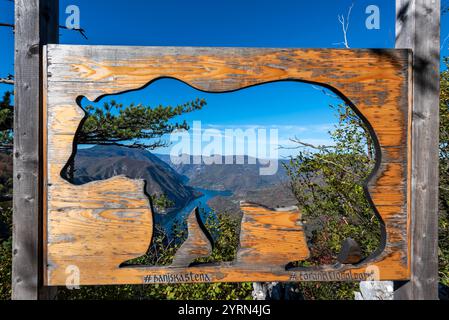 A beautiful view through the wooden bear shaped cutout of Lake Perucac and the canyon of the Drina river from the Banjska Stena viewpoint in Serbia. Stock Photo