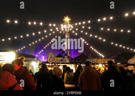 04.12.2024, Berlin - Deutschland. Historischer Weihnachtsmarkt auf dem RAW Gelände. *** 04 12 2024, Berlin Germany Historic Christmas market on the RAW site Stock Photo