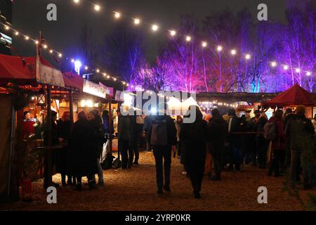 04.12.2024, Berlin - Deutschland. Historischer Weihnachtsmarkt auf dem RAW Gelände. *** 04 12 2024, Berlin Germany Historic Christmas market on the RAW site Stock Photo