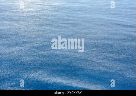 waves and reflections of light on the surface of a turbulent water ...