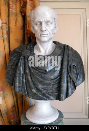Modern copy of a bust of Gaius Julius Caesar (100 BC - 44 BC), Roman ...