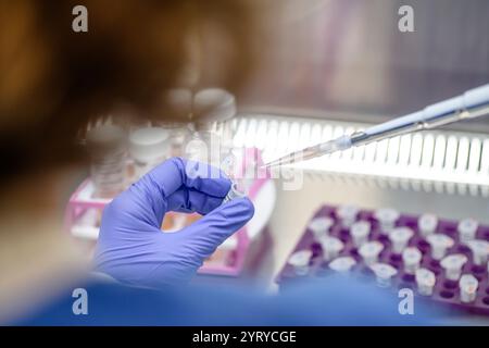 Scientist using a pipette to handle samples in a laboratory, emphasizing research, precision, and biotechnology. Stock Photo
