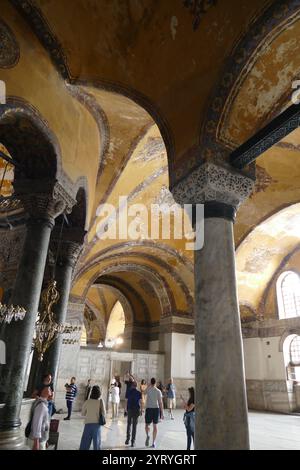 Hagia Sophia, a former Greek Orthodox Christian patriarchal basilica (church), later an Ottoman imperial mosque and now a museum (Ayasofya Muzesi) in Istanbul, Turkey. Built in 537 AD at the beginning of the Middle Ages, it was famous in particular for its massive dome. From the date of its construction in 537 AD until 1453, it served as an Eastern Orthodox cathedral and the seat of the Patriarch of Constantinople, except between 1204 and 1261, when it was converted by the Fourth Crusaders to a Roman Catholic cathedral under the Latin Empire. The building was later converted into an Ottoman mo Stock Photo