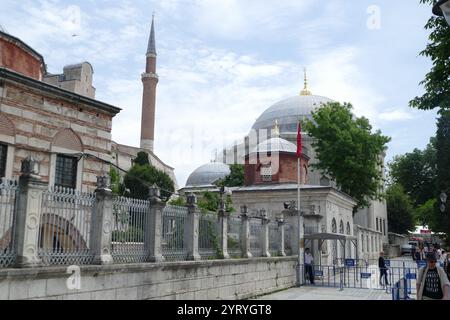 Hagia Sophia, a former Greek Orthodox Christian patriarchal basilica (church), later an Ottoman imperial mosque and now a museum (Ayasofya Muzesi) in Istanbul, Turkey. Built in 537 AD at the beginning of the Middle Ages, it was famous in particular for its massive dome. From the date of its construction in 537 AD until 1453, it served as an Eastern Orthodox cathedral and the seat of the Patriarch of Constantinople, except between 1204 and 1261, when it was converted by the Fourth Crusaders to a Roman Catholic cathedral under the Latin Empire. The building was later converted into an Ottoman mo Stock Photo