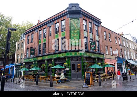 People on the street outside The Exmouth Arms pub at Exmouth Market in October autumn Islington London England UK Great Britain KATHY DEWITT Stock Photo