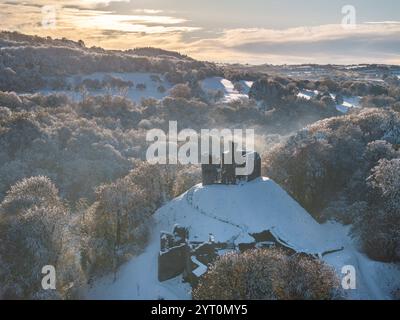 Okehampton Castle at sunset on a late autumn day of snow, Okehampton, Devon, England.  Autumn (November) 2024. Stock Photo