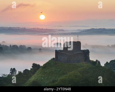 Launceston Castle at dawn on a misty summer morning, Launceston, Cornwall, England.  Summer (July) 2024. Stock Photo