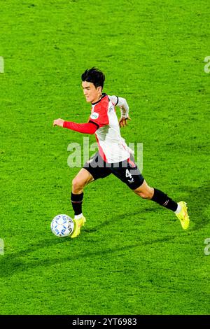 Rotterdam - In-beom Hwang of Feyenoord during the eleventh round of the Eredivisie season 2024/2025. The match is set between Feyenoord and AZ at Stadion Feijenoord De Kuip on 2 November 2024 in Rotterdam, The Netherlands. (Box to Box Pictures/Tom Bode) Stock Photo