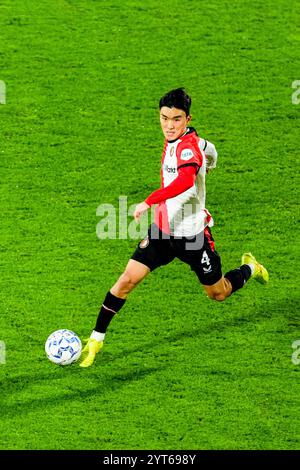 Rotterdam - In-beom Hwang of Feyenoord during the eleventh round of the Eredivisie season 2024/2025. The match is set between Feyenoord and AZ at Stadion Feijenoord De Kuip on 2 November 2024 in Rotterdam, The Netherlands. (Box to Box Pictures/Tom Bode) Stock Photo