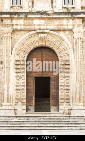 The entrance of the Palazzo dei Capitani del Popolo (Palace of the People’s captains) on the Piazza del Popolo, Ascoli Piceno, Marche, Italy Stock Photo