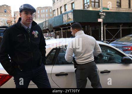 December 6, 2024, Mount Eden, Bronx, New York, Deer: (new) nypd investigates the scene of a 38-year-old woman who was killed and a 46-year-old man who suffered injuries in a stabbing in the mount eden section of bronx, new york, united states on friday, december 6, 2024. Friday morning at approximately 3:31 am, police responded to a 911 call of an assault in progress at 1479 macombs road. Upon arrival, police officers discovered a 38-year-old woman with multiple stab wounds to the chest and back. Ems responded and transported the woman to saint barnabas hospital where she was later pronounced Stock Photo