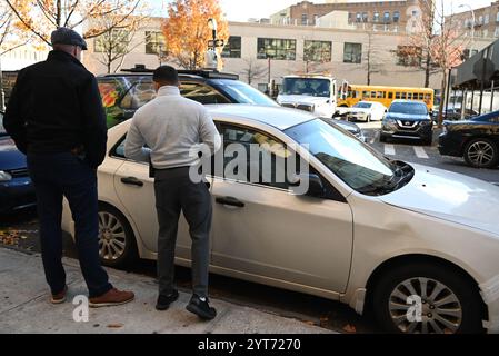 December 6, 2024, Mount Eden, Bronx, New York, Deer: (new) nypd investigates the scene of a 38-year-old woman who was killed and a 46-year-old man who suffered injuries in a stabbing in the mount eden section of bronx, new york, united states on friday, december 6, 2024. Friday morning at approximately 3:31 am, police responded to a 911 call of an assault in progress at 1479 macombs road. Upon arrival, police officers discovered a 38-year-old woman with multiple stab wounds to the chest and back. Ems responded and transported the woman to saint barnabas hospital where she was later pronounced Stock Photo