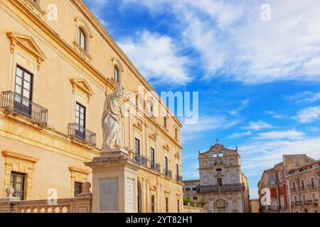 Piazza Duomo, Ortygia, Syracuse, Sicily, Italy Stock Photo