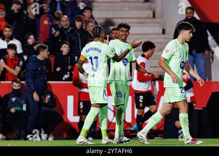 Raphinha of FC Barcelona celebrating Lamine Yamal of FC Barcelona goal ...