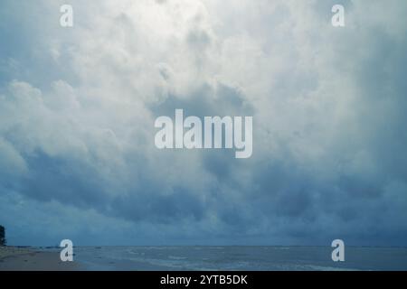 Dark clouds and unfriendly weather indicate that there will be a storm on the coast of Balikpapan Stock Photo
