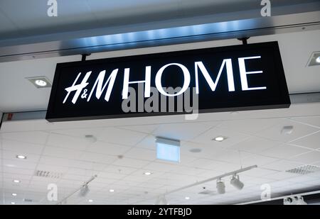 Christmas shopping during Friday afternoon, Linköping, Sweden. In the picture: Interior picture I-huset, a H&M home store. Stock Photo