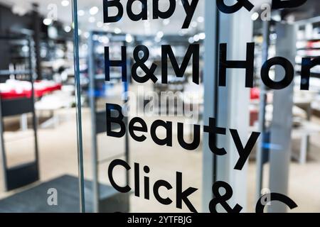 Christmas shopping during Friday afternoon, Linköping, Sweden. In the picture: Interior picture I-huset, a H&M home store. Stock Photo