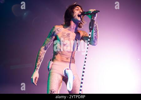 Milano, Italy. 07th Dec, 2024. Naska performs live in concert at Unipol Forum in Milano, Italy, on December 7 2024 Credit: Mairo Cinquetti/Alamy Live News Stock Photo