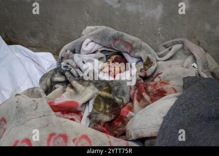 A family of 5, a mother, father and 3 children, were killed last night when Israeli warplanes targeted a tent for displaced people in the city of Deir al-Balah in the central Gaza Strip.(Photo: Mohammed Skaik/News Images) in, on 12/8/2024. (Photo by Mohammed Skaik/News Images/Sipa USA) Credit: Sipa USA/Alamy Live News Stock Photo