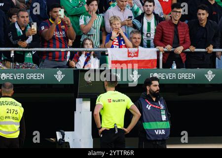 Sevilla, Spain. 07th Dec, 2024. Alejandro Muniz Ruiz (referee) seen in action during LaLiga EASPORTS game between teams of Real Betis Balompie and FC Barcelona at Estadio Benito Villamarin (Photo by Maciej Rogowski/SOPA Images/Sipa USA) Credit: Sipa USA/Alamy Live News Stock Photo