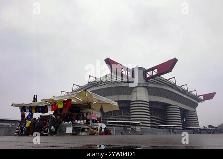 Milan, Italy. 8th Dec, 2024. A general view of the stadium prior to the Serie A Femminile match at Stadio Giuseppe Meazza, Milan. Picture credit should read: Jonathan Moscrop/Sportimage Credit: Sportimage Ltd/Alamy Live News Stock Photo