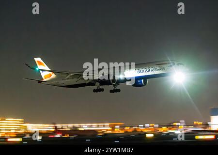 Sky Harbor International Airport 12-7-2024 Phoenix, AZ USA  British Airways Airbus A350-1000 G-XWBD Sunset arrival on 26 Sky Harbor Intl. Airport. Stock Photo