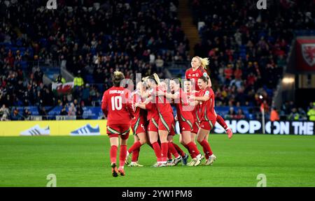 Cardiff City Stadium, Cardiff, UK. 29th Nov, 2024. UEFA Womens Championship QualificationPlay offs, 2nd Round Football, Wales versus Republic of Ireland; Lily Woodham of Wales celebrates with teammates after scoring the first goal for 1-0 in the 21st minute Credit: Action Plus Sports/Alamy Live News Stock Photo